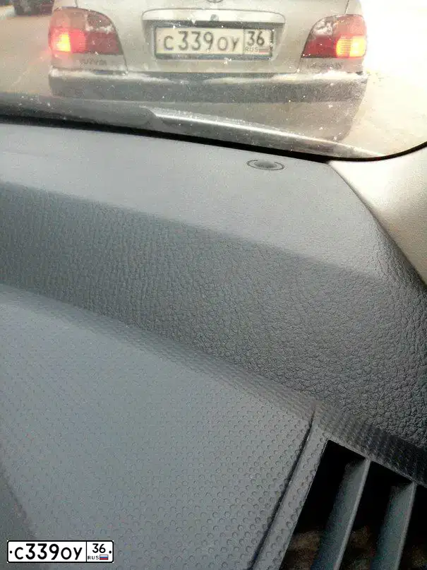 Фото автомобиля TOYOTA AVENSIS, 2001 — госномер Т030НС39. Цвет: СЕРЕБРИСТЫЙ