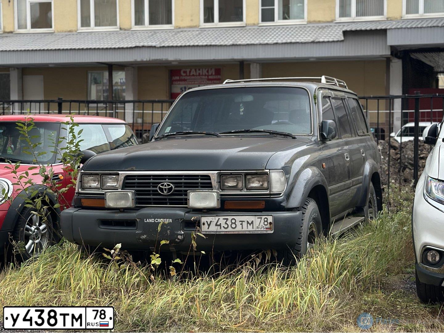 Фото автомобиля ТОЙОТАЛЭНД КРУЗ ТОЙОТАЛЭНД КРУЗ, 1994 — госномер У438ТМ78. Цвет: Темно-Зеленый