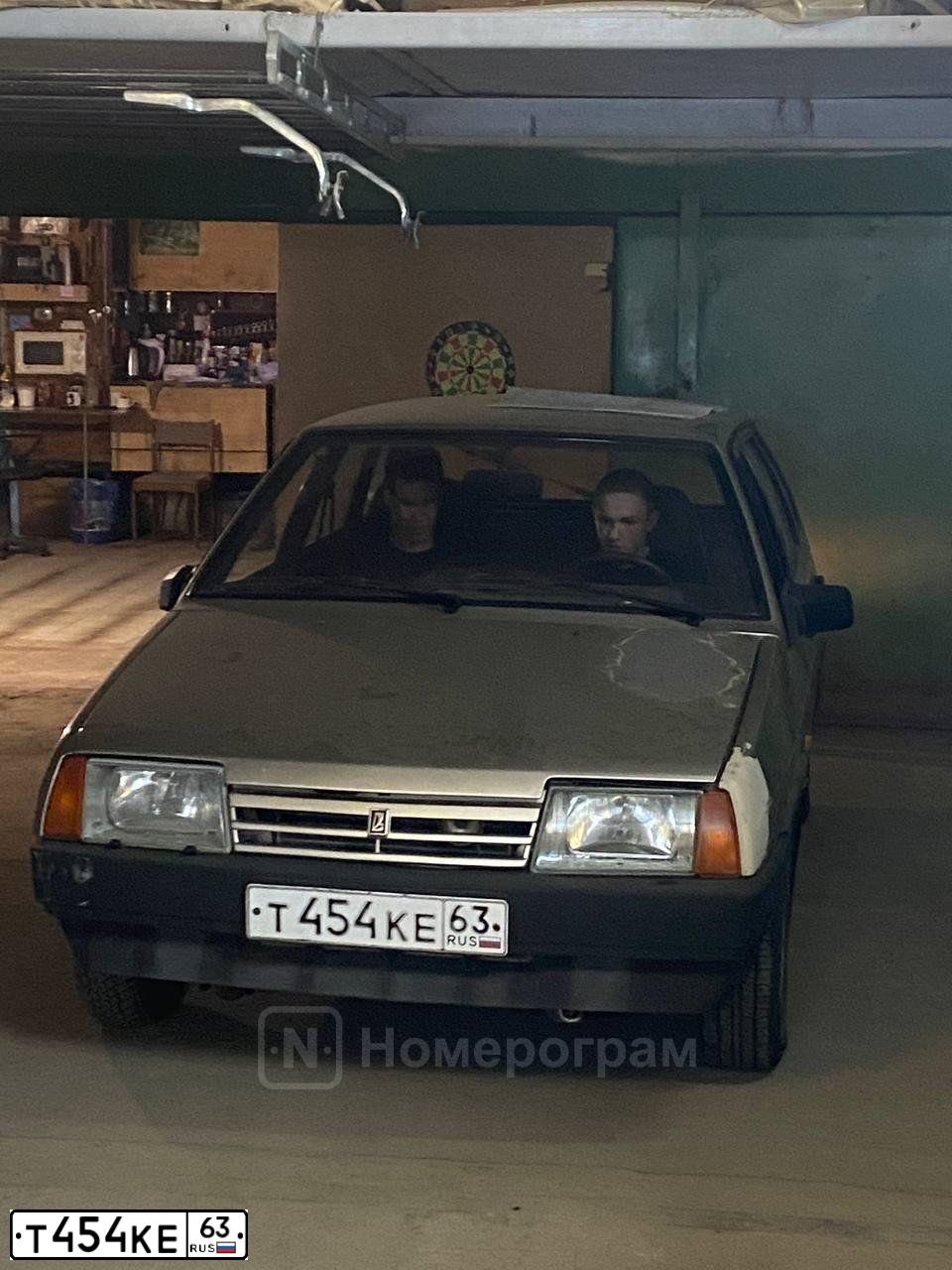 Фото автомобиля LADA 2109 SAMARA, 1997 — госномер Т454КЕ63. Цвет: ПРИЗ