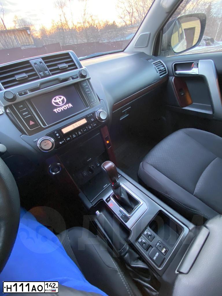 Фото автомобиля TOYOTA LAND CRUISER 150, 2016 — госномер Н993НХ142. Цвет: Белый