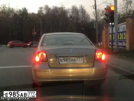 Фото автомобиля TOYOTA AVENSIS, 2006 — госномер О152ВН193. Цвет: БЕЖЕВЫЙ