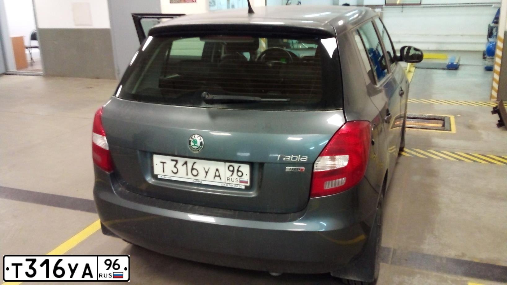 Фото автомобиля SKODA FABIA, 2012 — госномер С767КУ196. Цвет: ТЕМНО-СЕРЫЙ