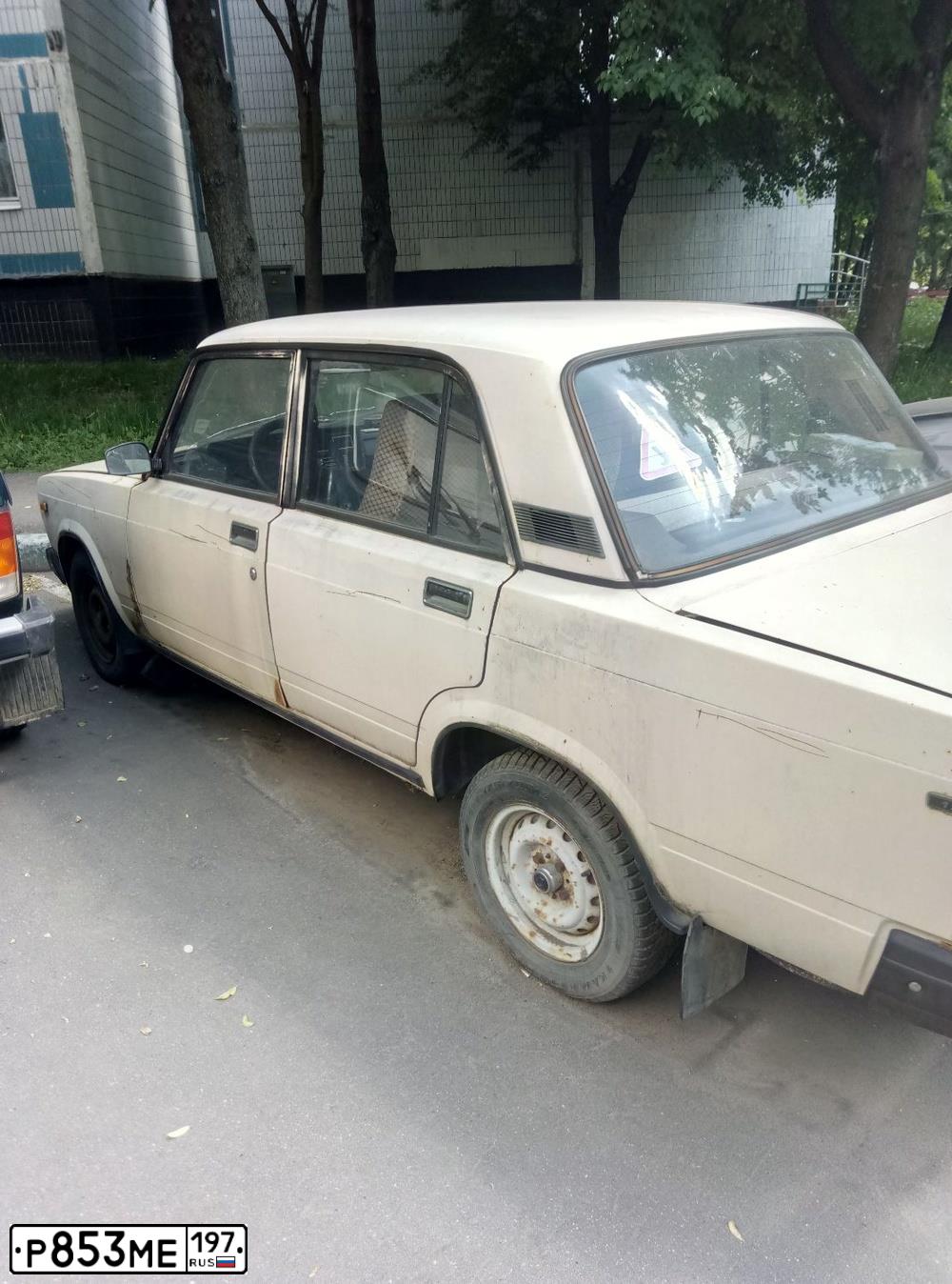 Фото автомобиля LADA 2107, 1997 — госномер Р853МЕ197. Цвет: БЕЖЕВЫЙ
