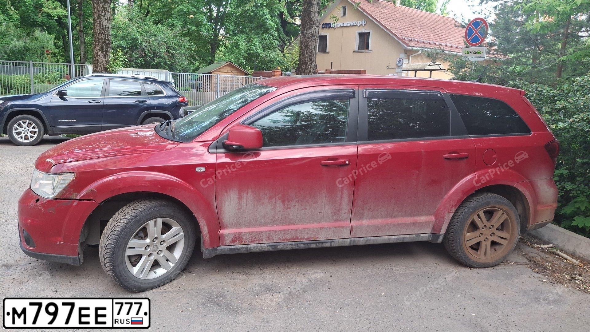 Фото автомобиля FIAT FREEMONT, 2013 — госномер М797ЕЕ777. Цвет: КРАСНЫЙ