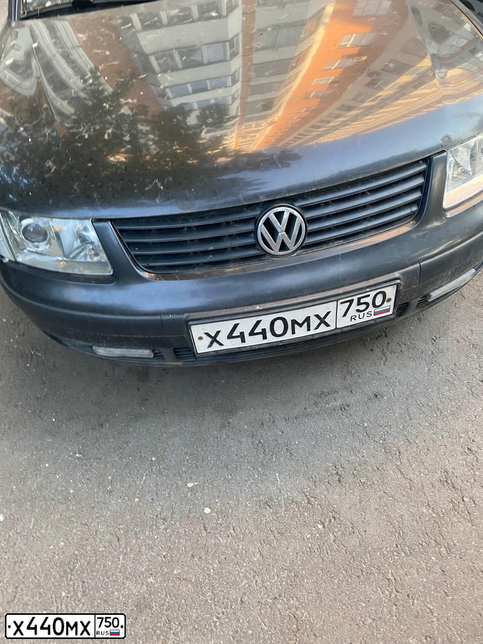 Фото автомобиля VOLKSWAGEN PASSAT, 2000 — госномер Н565АЕ977. Цвет: ЧЕРНЫЙ