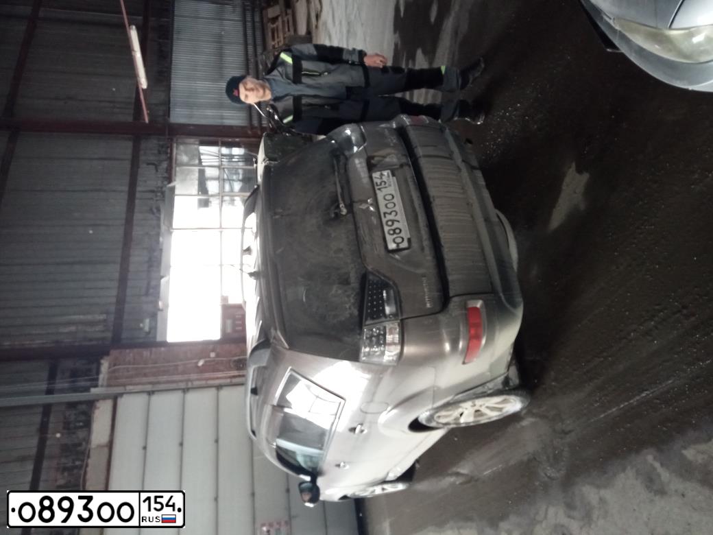 Фото автомобиля MITSUBISHI OUTLANDER, 2011 — госномер Н893НН54. Цвет: КОРИЧНЕВЫЙ
