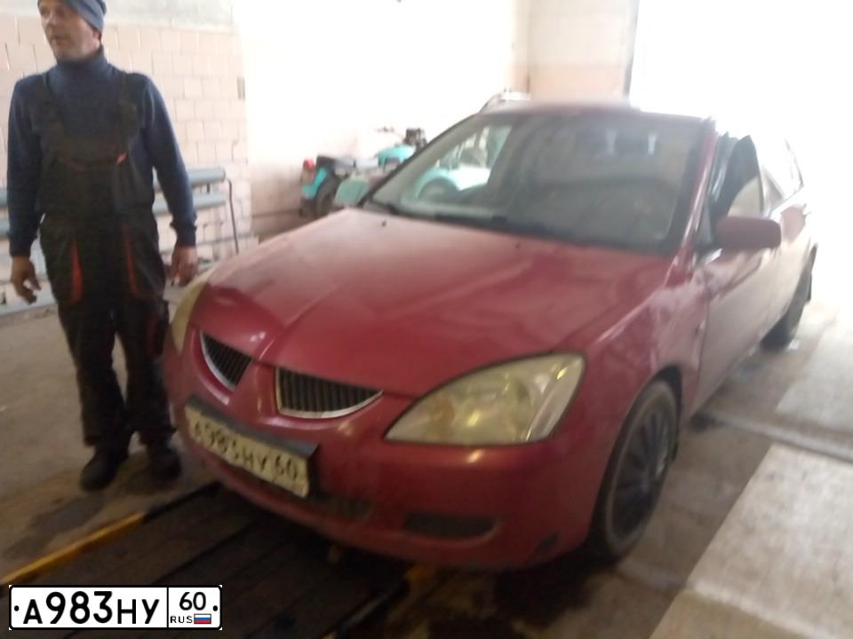 Фото автомобиля MITSUBISHI LANCER, 2003 — госномер М738ТТ35. Цвет: Красный