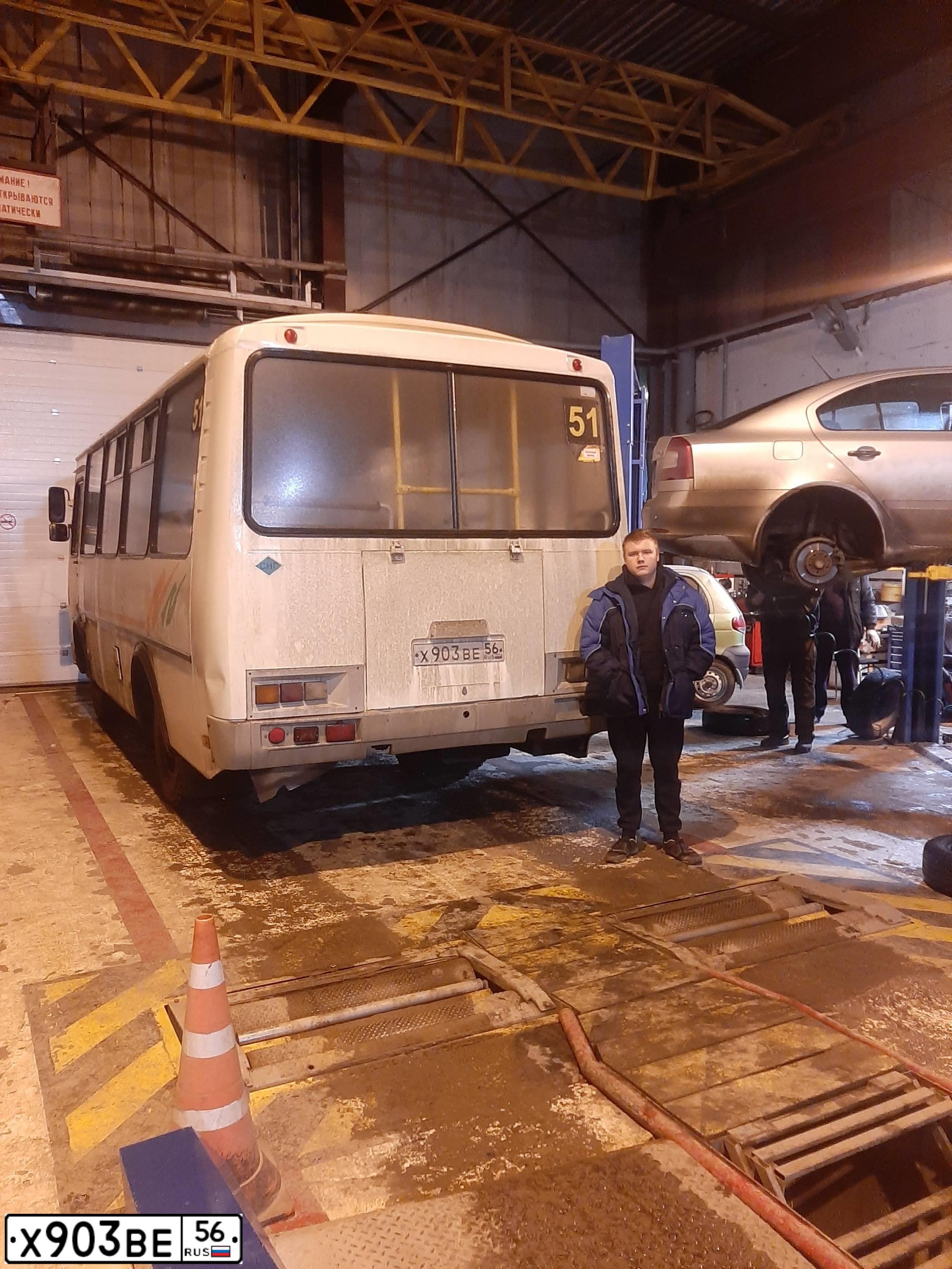 Фото автомобиля PAZ 3205, 2011 — госномер Х903ВЕ56. Цвет: Белый