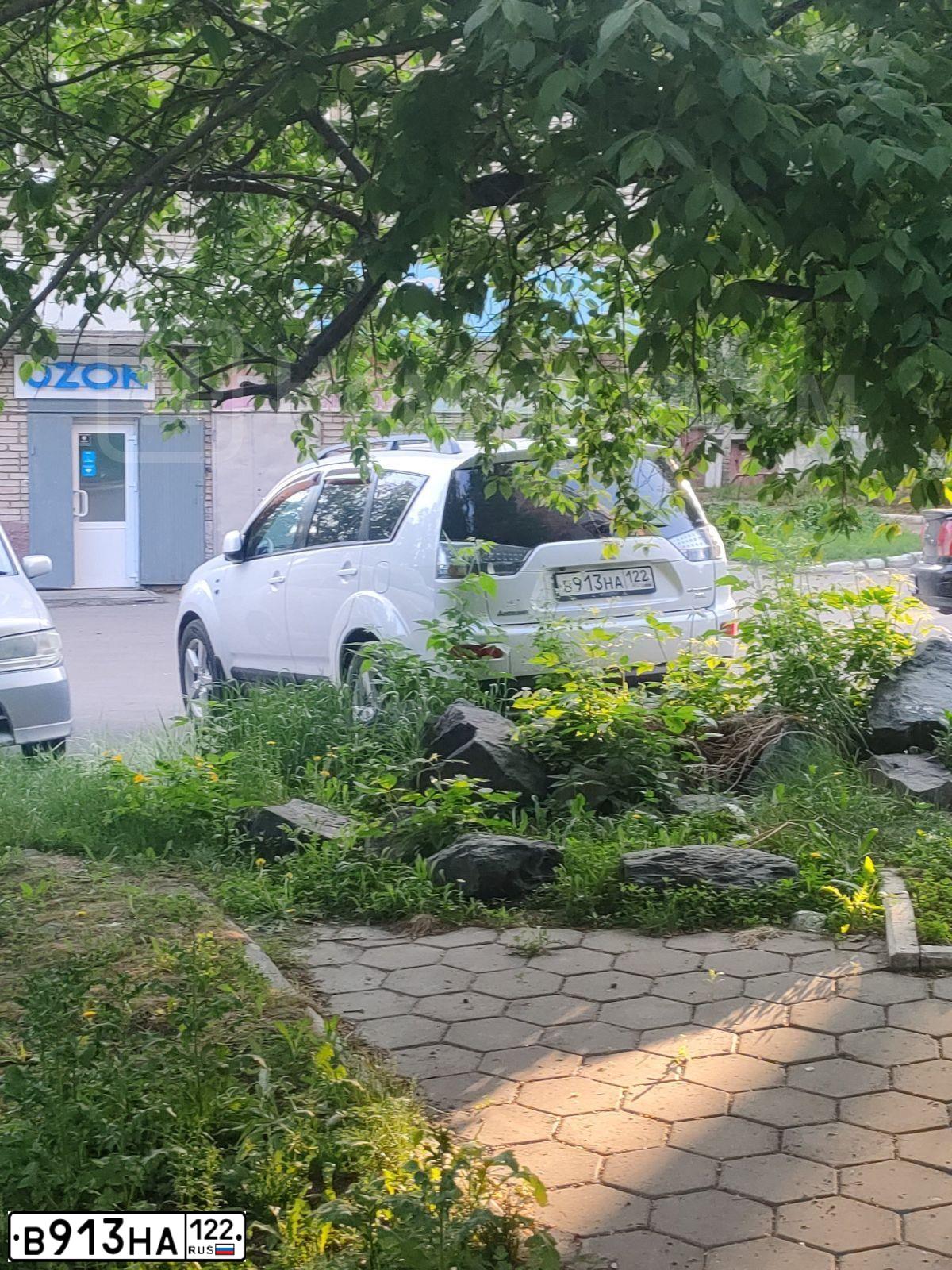 Фото автомобиля MITSUBISHI OUTLANDER, 2007 — госномер В913НА122. Цвет: Белый