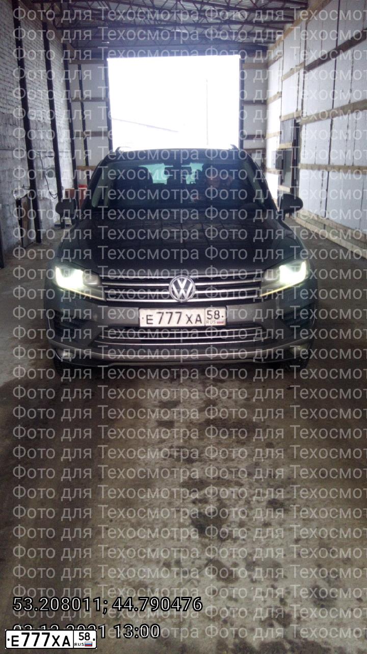 Фото автомобиля VOLKSWAGEN TOUAREG, 2015 — госномер Р100ЕР790. Цвет: СЕРЫЙ