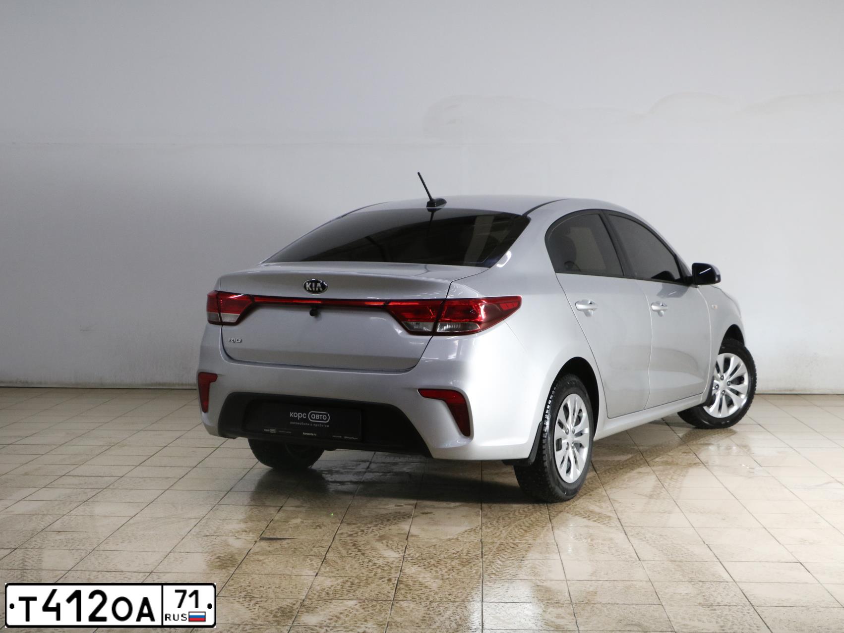 Фото автомобиля KIA RIO, 2018 — госномер Х438ЕВ71. Цвет: Серебристый