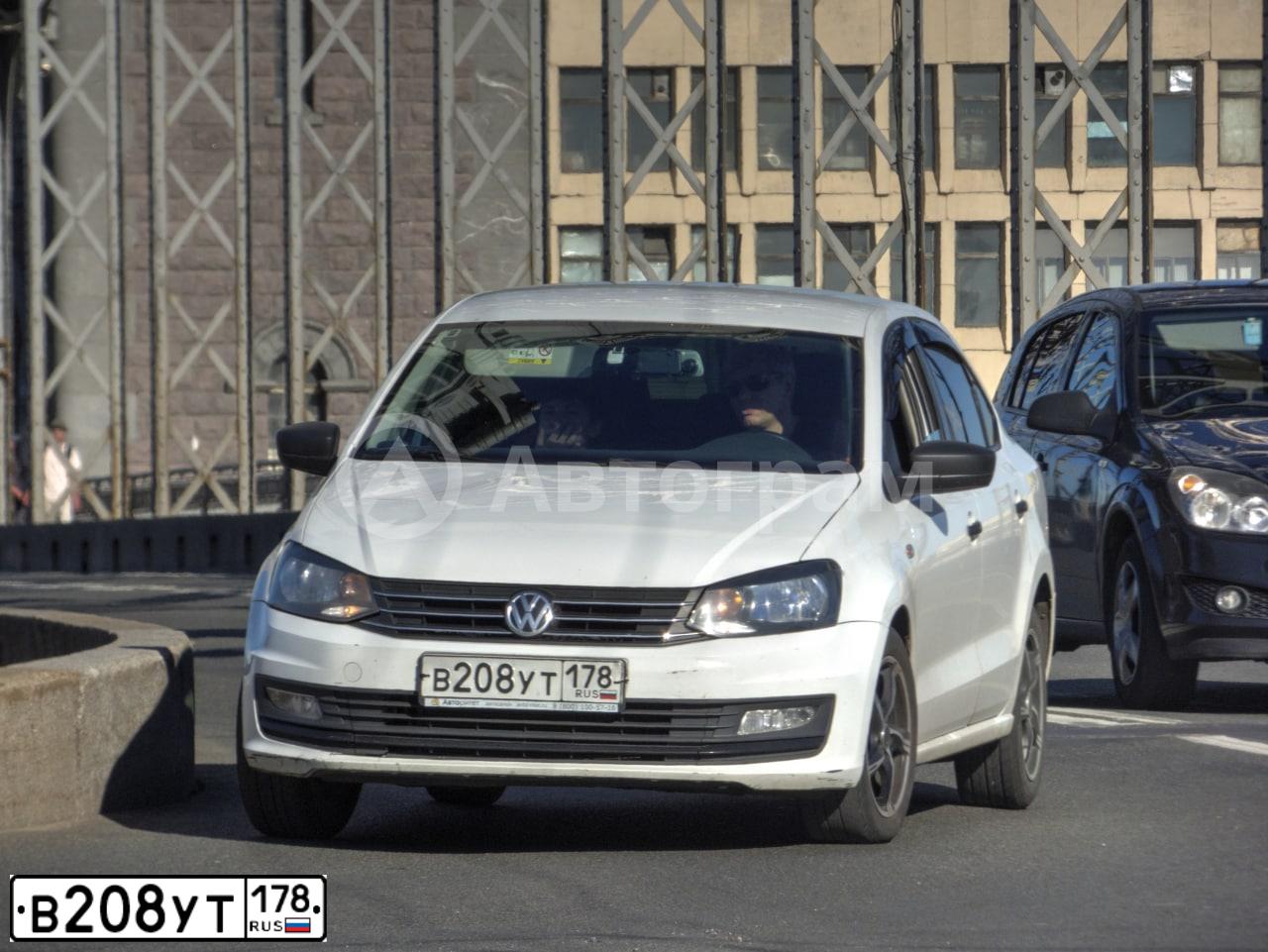 Фото автомобиля VOLKSWAGEN POLO, 2016 — госномер В208УТ178. Цвет: БЕЛЫЙ
