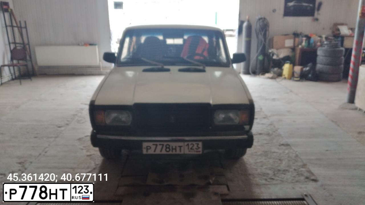 Фото автомобиля LADA 2107, 1989 — госномер Р778НТ123. Цвет: БЕЛЫЙ