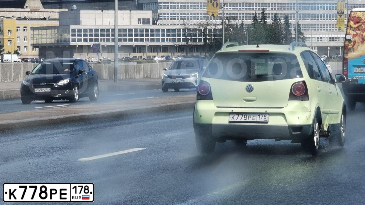 Фото автомобиля ФОЛЬКСВАГЕН POLO, 2007 — госномер У300АВ198. Цвет: ЖЁЛТЫЙ