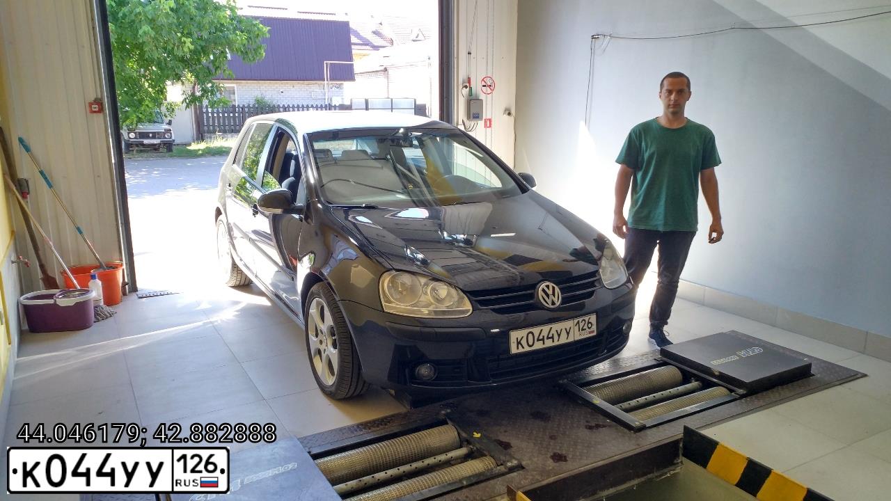 Фото автомобиля VOLKSWAGEN GOLF, 2007 — госномер Р790ЕС46. Цвет: ЧЕРНЫЙ