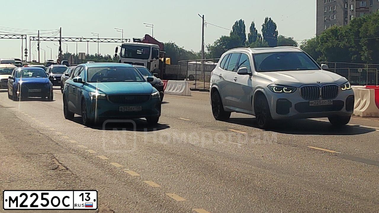 Фото автомобиля BMW X5, 2018 — госномер М225ОС13. Цвет: Белый