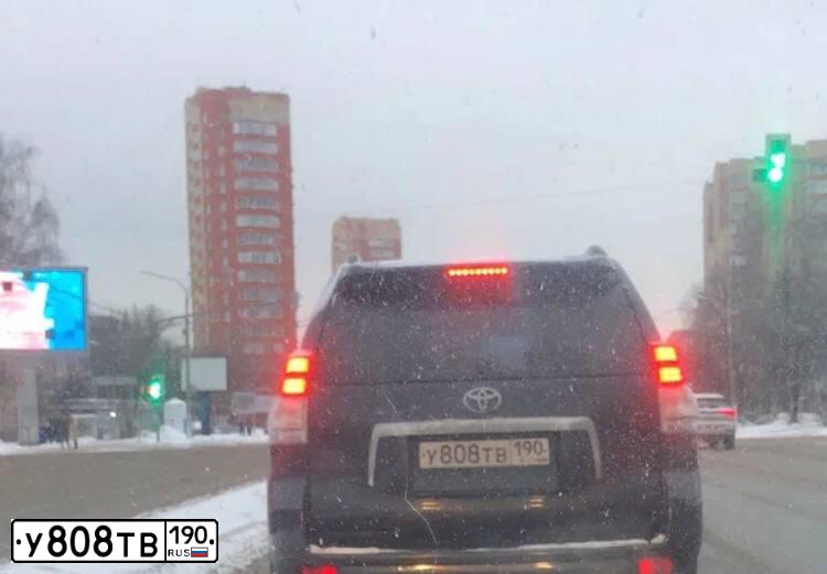 Фото автомобиля TOYOTA LANDCRUISER, 2012 — госномер У808ТВ190. Цвет: СЕРЫЙ ТЕМНЫЙ