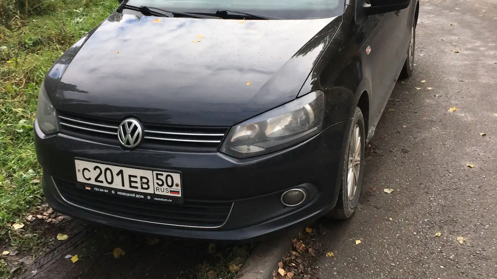 Фото автомобиля VOLKSWAGEN POLO, 2013 — госномер О094ВН48. Цвет: ЧЕРНЫЙ