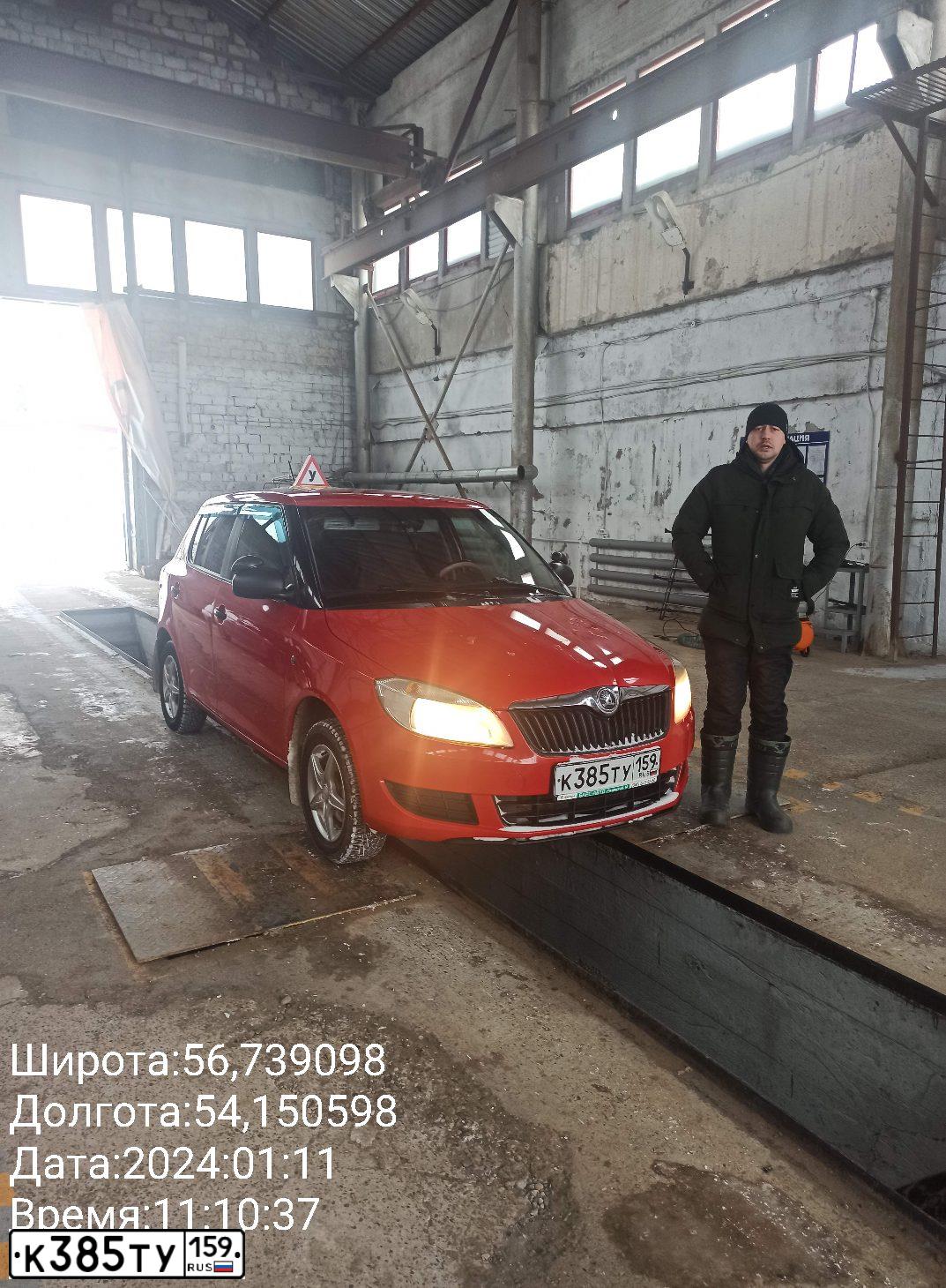 Фото автомобиля SKODA FABIA, 2013 — госномер К385ТУ159. Цвет: КРАСНЫЙ