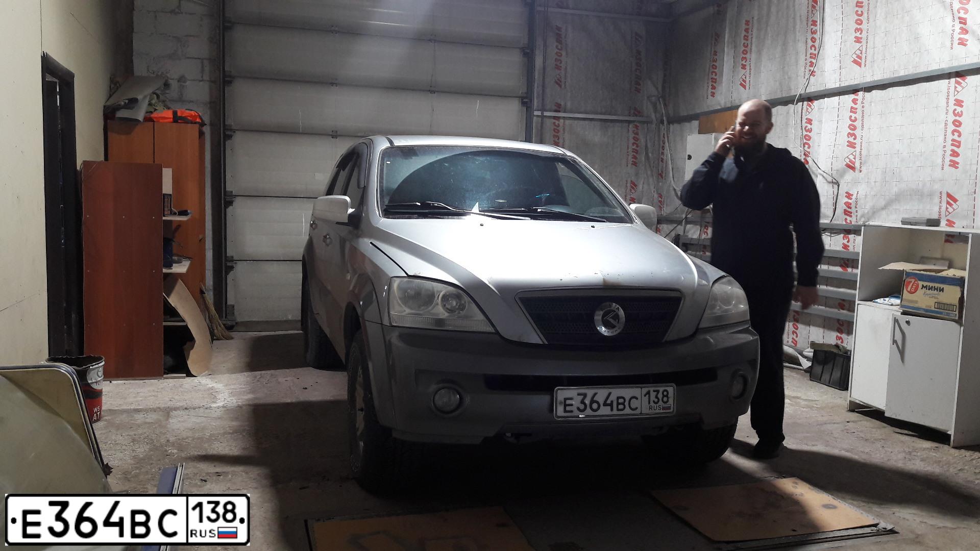 Фото автомобиля KIA SORENTO, 2003 — госномер Т761НО138. Цвет: СЕРЫЙ ТЕМНО-СЕРЫЙ