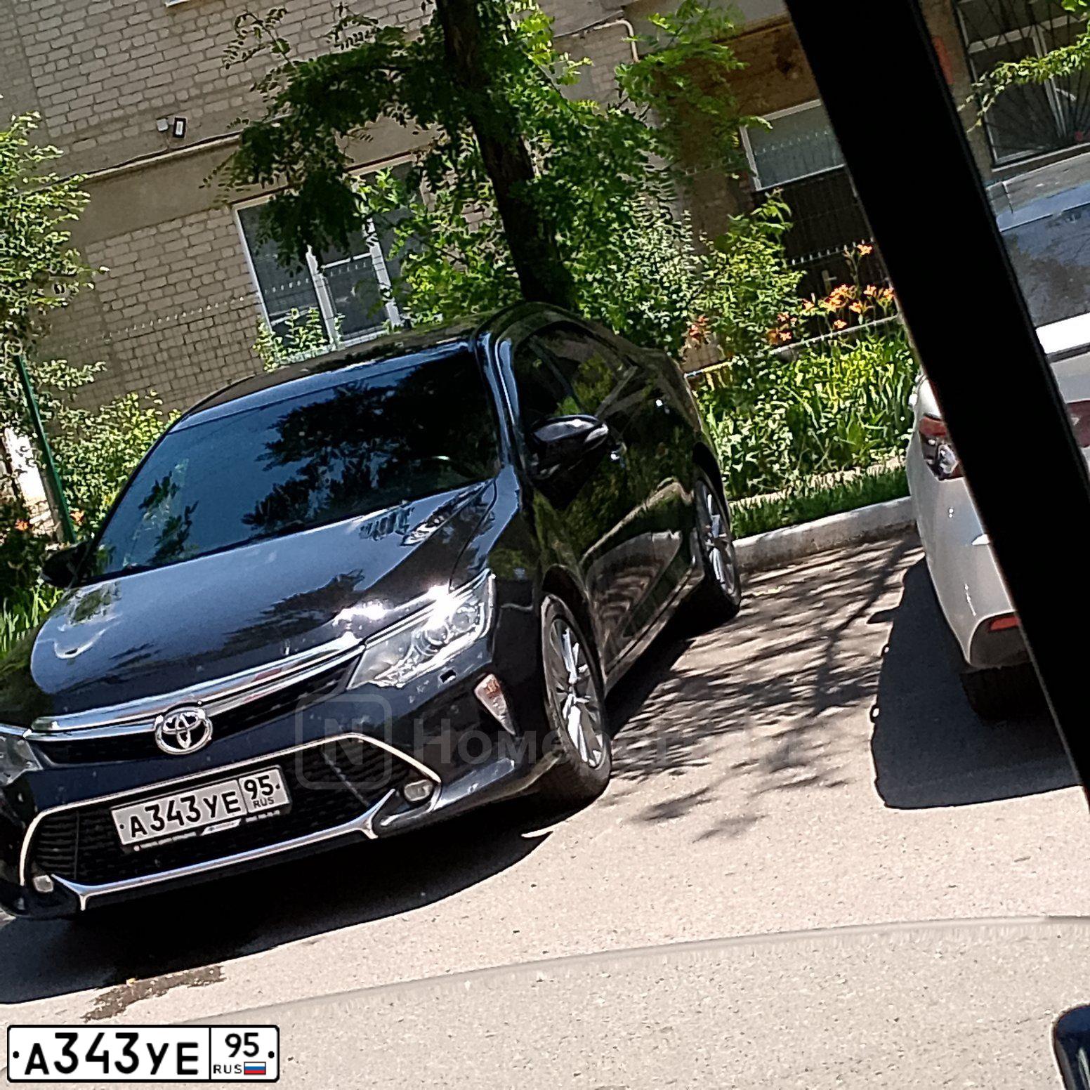 Фото автомобиля TOYOTA CAMRY, 2018 — госномер О825СТ72. Цвет: ЧЕРНЫЙ МЕТАЛЛИК