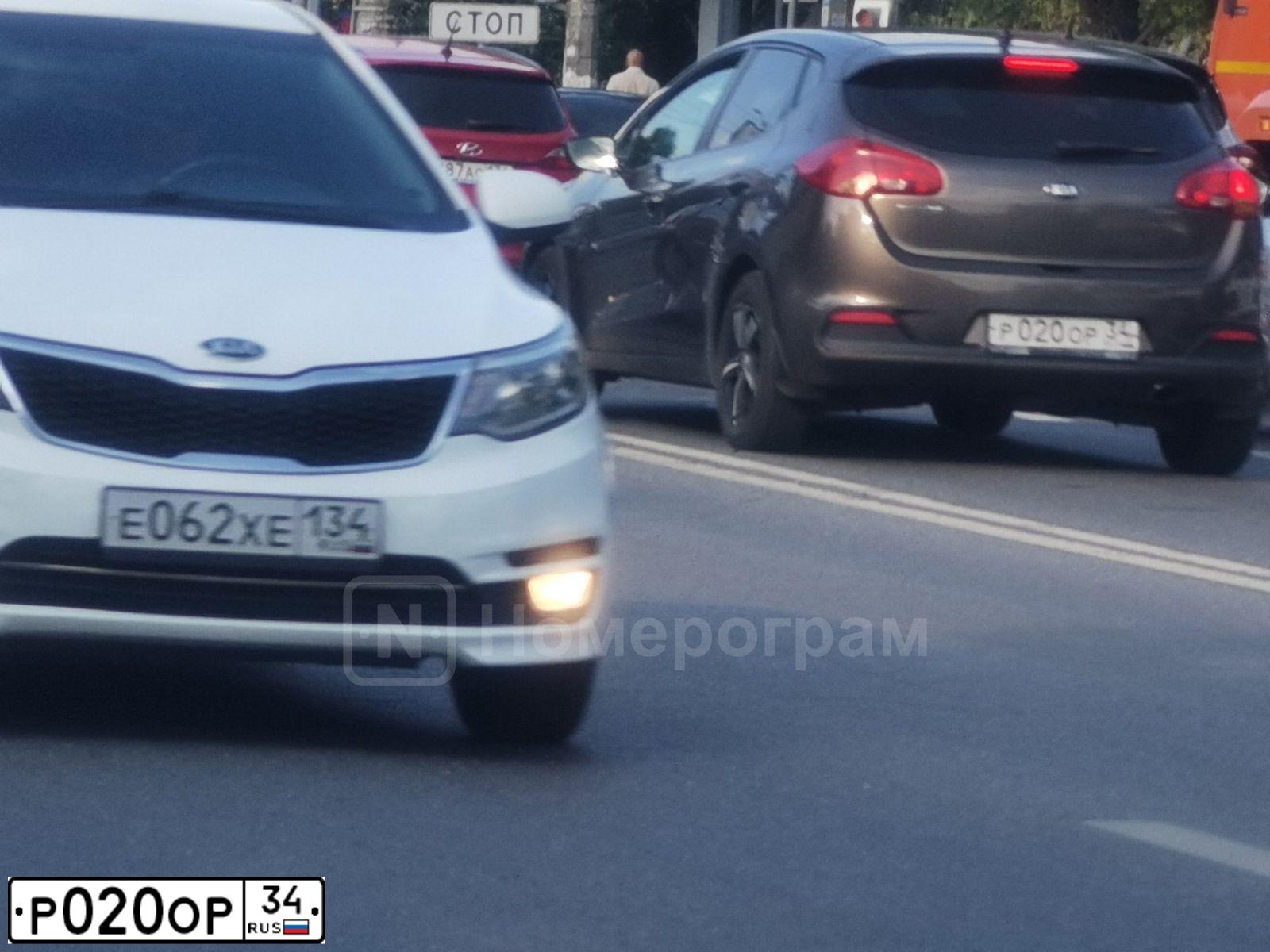 Фото автомобиля VOLKSWAGEN JETTA, 2011 — госномер О990ВЕ134. Цвет: Коричневый