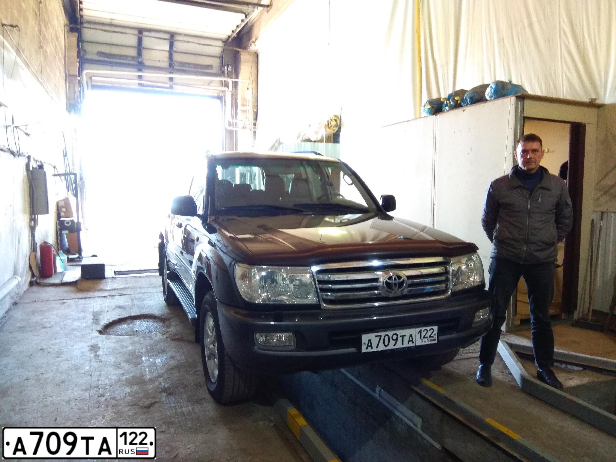 Фото автомобиля TOYOTA LANDCRUISER, 2006 — госномер А709ТА122. Цвет: ЧЕРНЫЙ