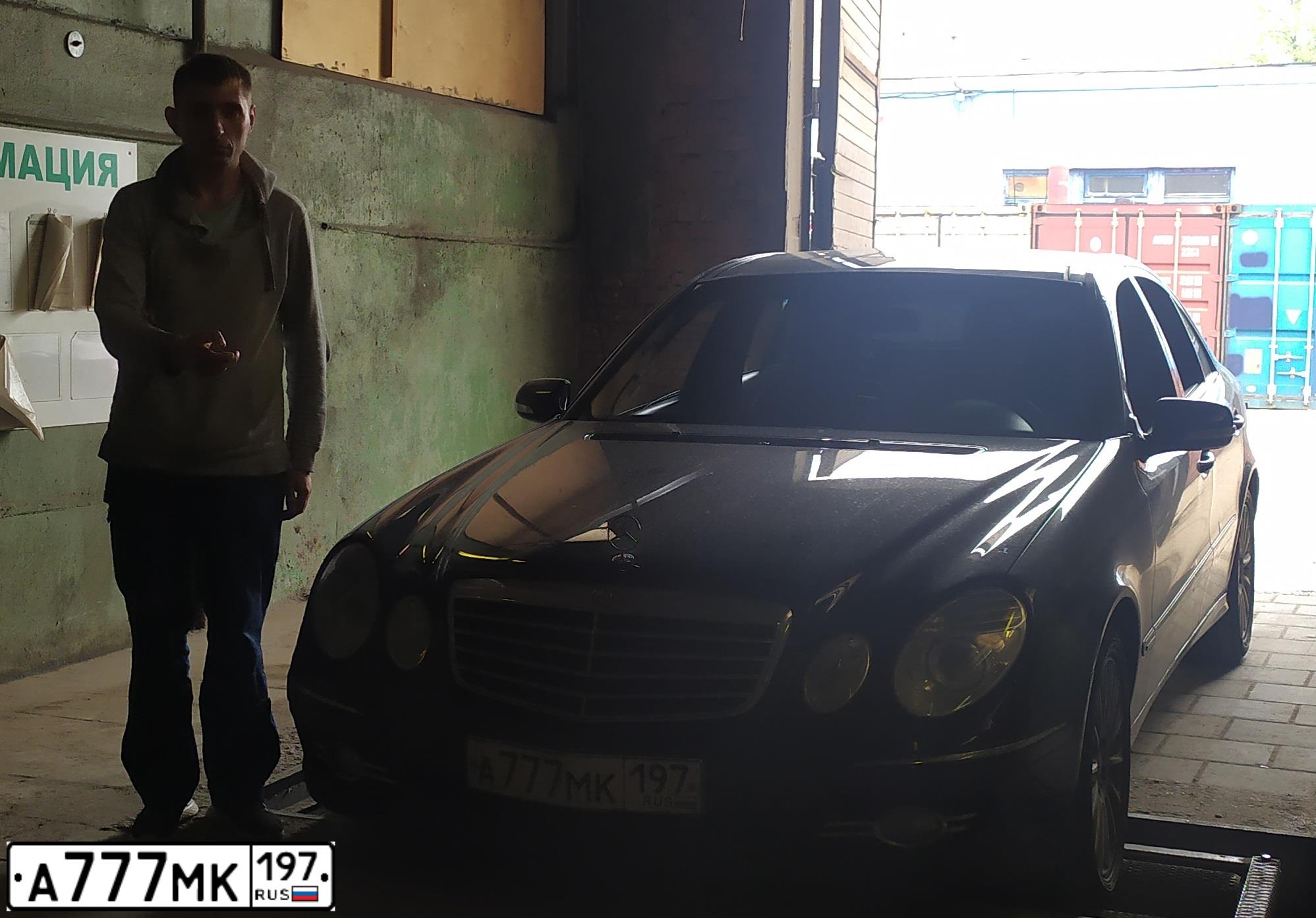 Фото автомобиля MERCEDES E-KLASSE, 2008 — госномер Е194ХХ790. Цвет: ЧЕРНЫЙ