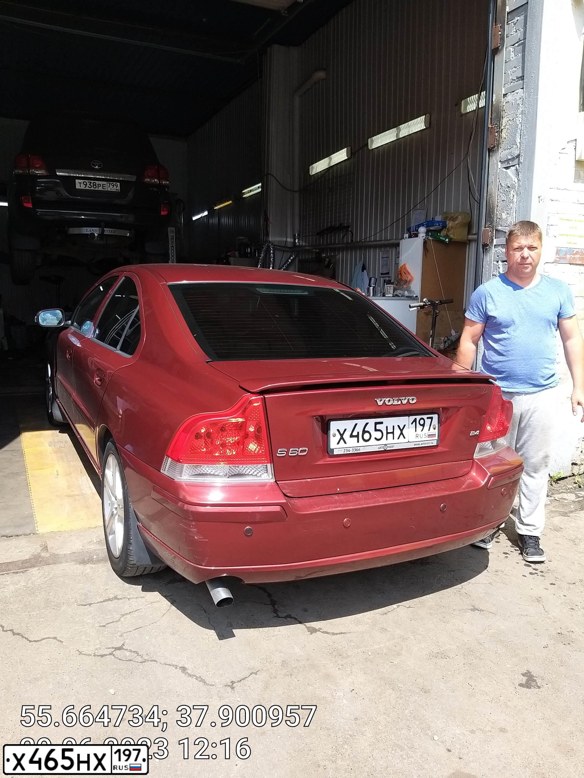 Фото автомобиля ВОЛЬВО S60, 2007 — госномер О481ХО790. Цвет: Красный