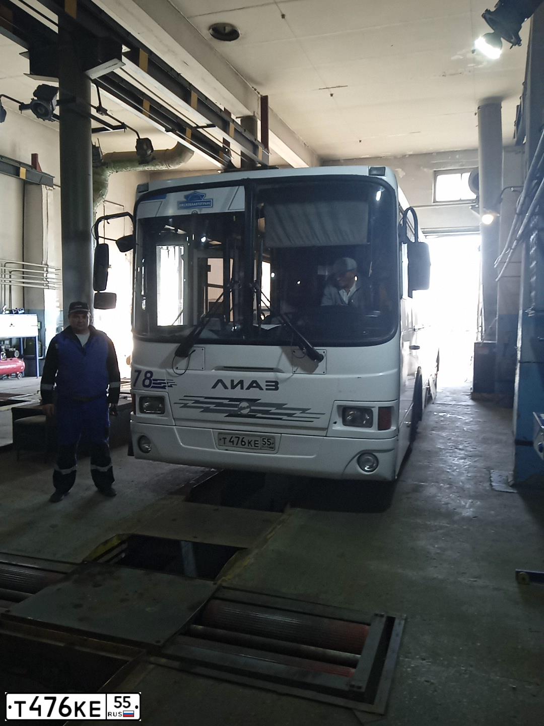 Фото автомобиля LIAZ 5256, 2014 — госномер Т476КЕ55. Цвет: Белый