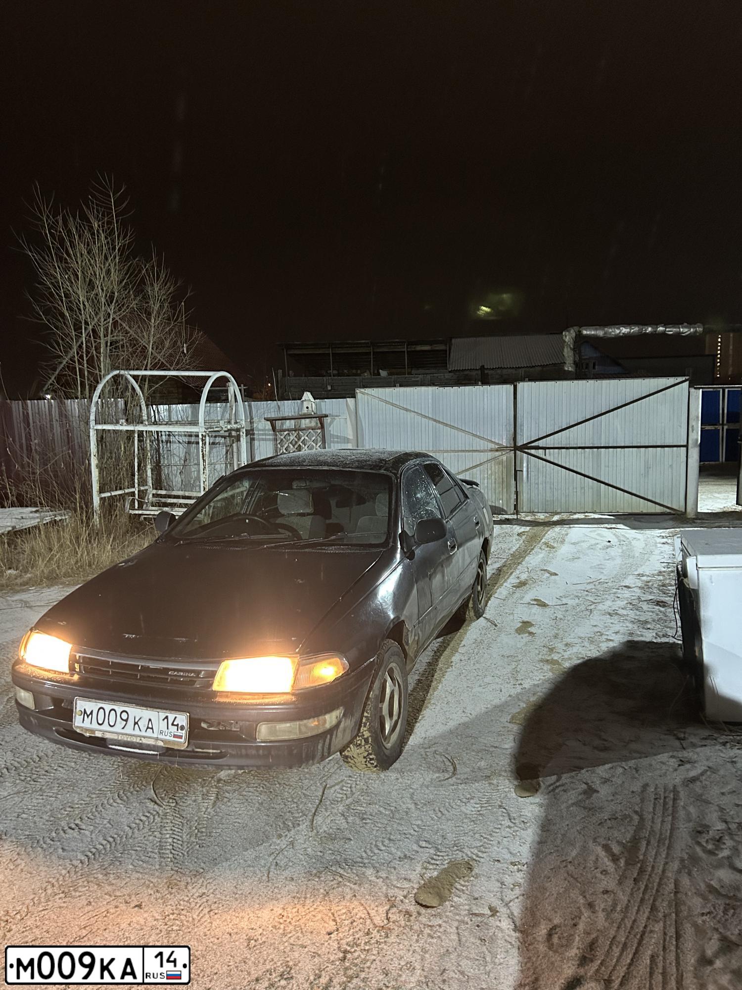 Фото автомобиля ТОУОТА САRINА ТОУОТА САRINА, 1993 — госномер М009КА14. Цвет: Темно-Серый