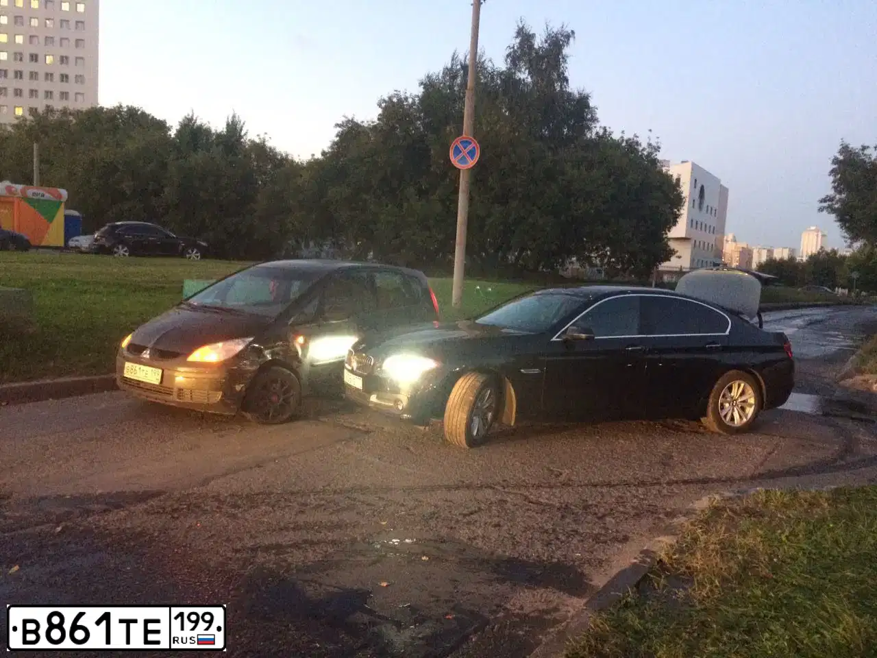 Фото автомобиля MITSUBISHI COLT, 2005 — госномер М719НВ67. Цвет: ЧЕРНЫЙ