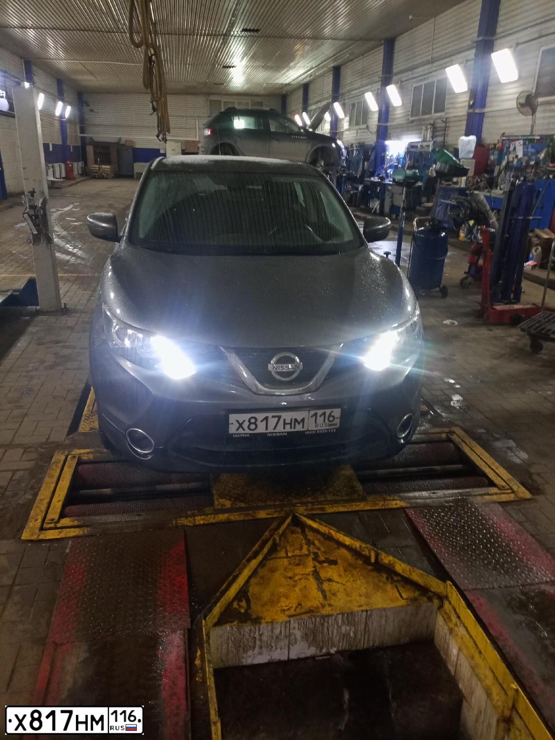 Фото автомобиля NISSAN QASHQAI, 2016 — госномер Х817НМ116. Цвет: СЕРЫЙ