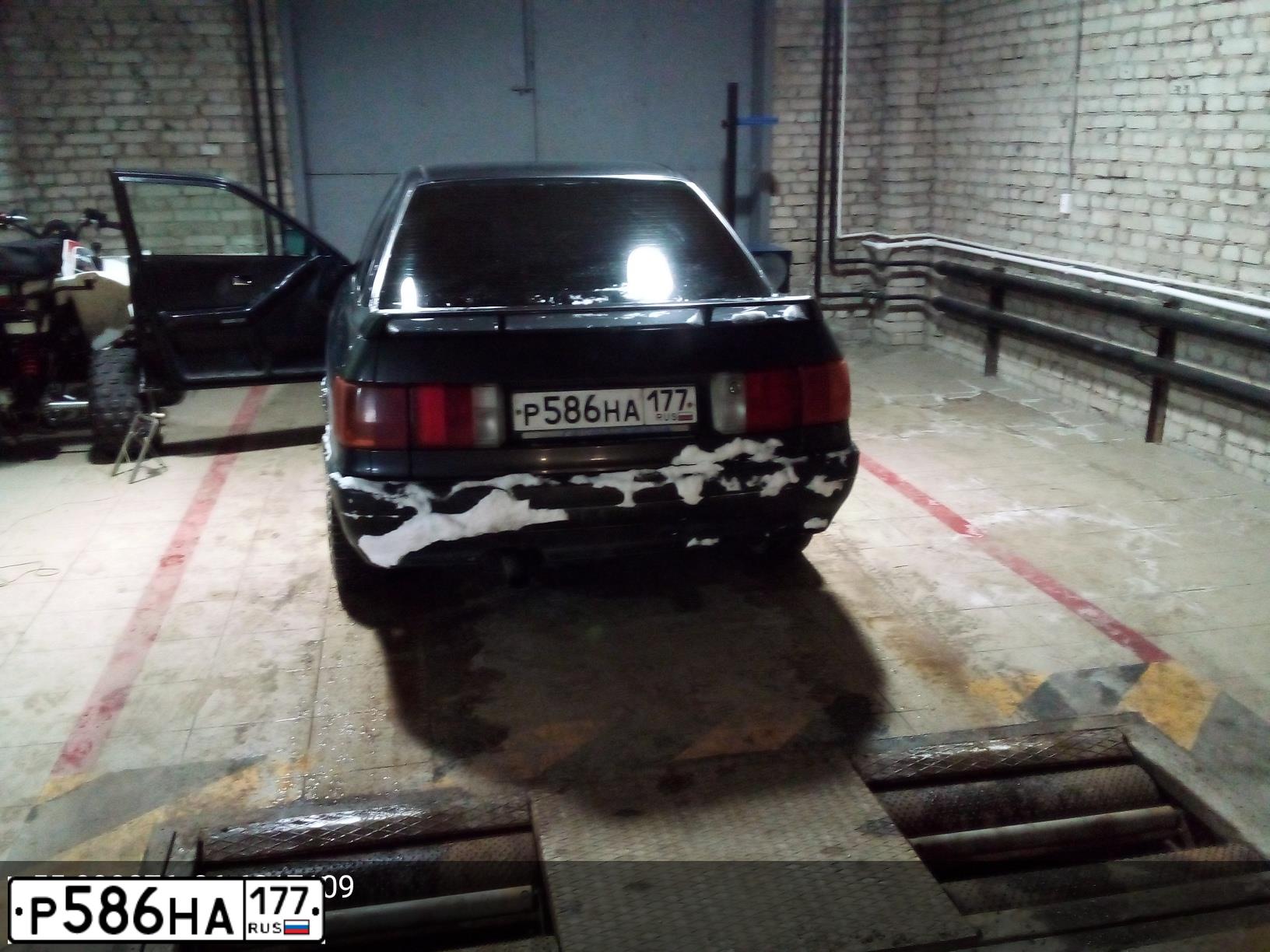 Фото автомобиля AUDI 80, 1991 — госномер Р586НА177. Цвет: ЧЕРНЫЙ