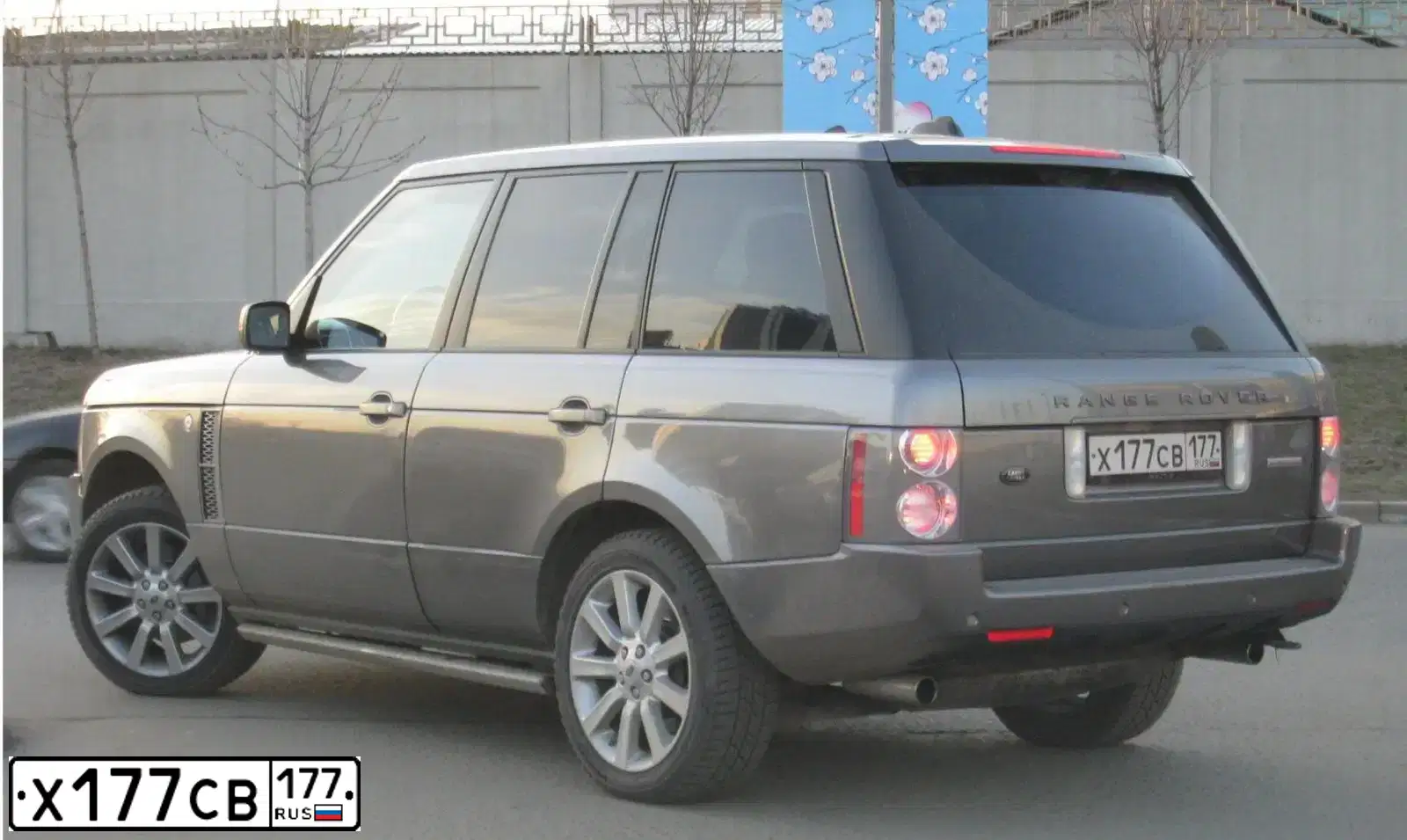 Фото автомобиля LAND ROVER RANGE ROVER, 2019 — госномер У676СЕ797. Цвет: Белый