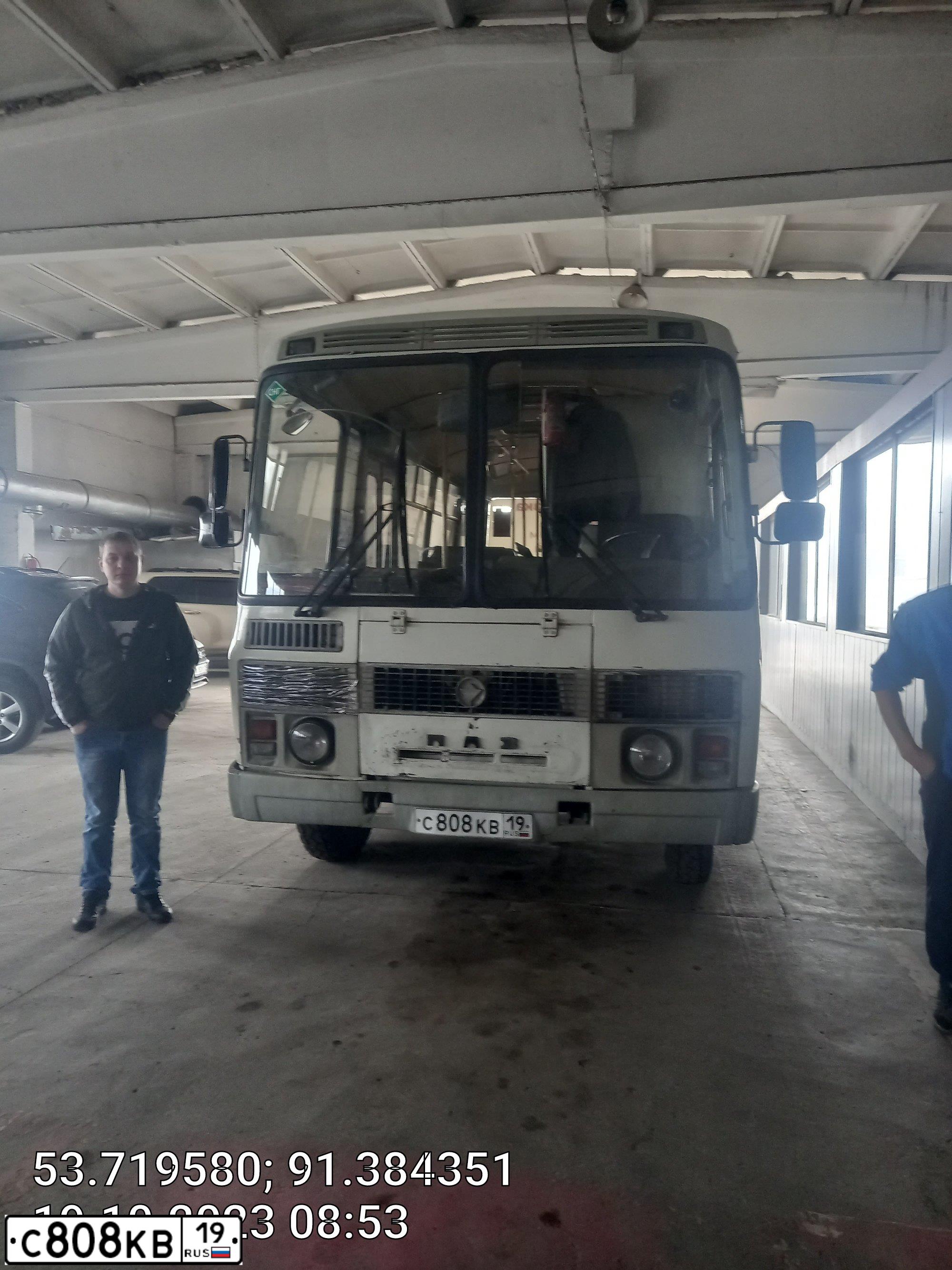 Фото автомобиля PAZ 3205, 2014 — госномер С808КВ19. Цвет: БЕЛЫЙ