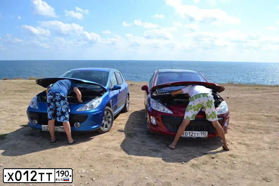 Фото автомобиля PEUGEOT 308, 2008 — госномер Р143УМ193. Цвет: Красный