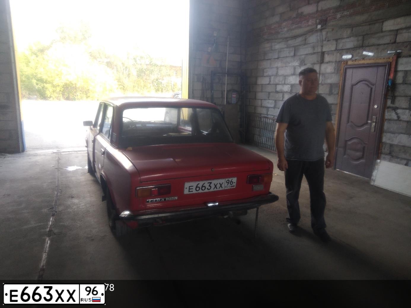 Фото автомобиля LADA 2101, 1982 — госномер Х394АХ196. Цвет: Красный