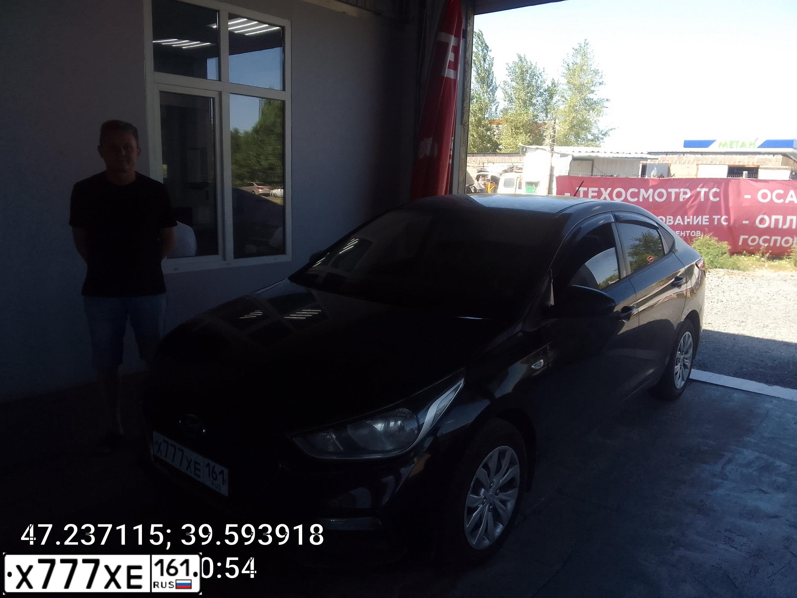 Фото автомобиля HYUNDAI SOLARIS, 2018 — госномер Х777ХЕ161. Цвет: ЧЕРНЫЙ