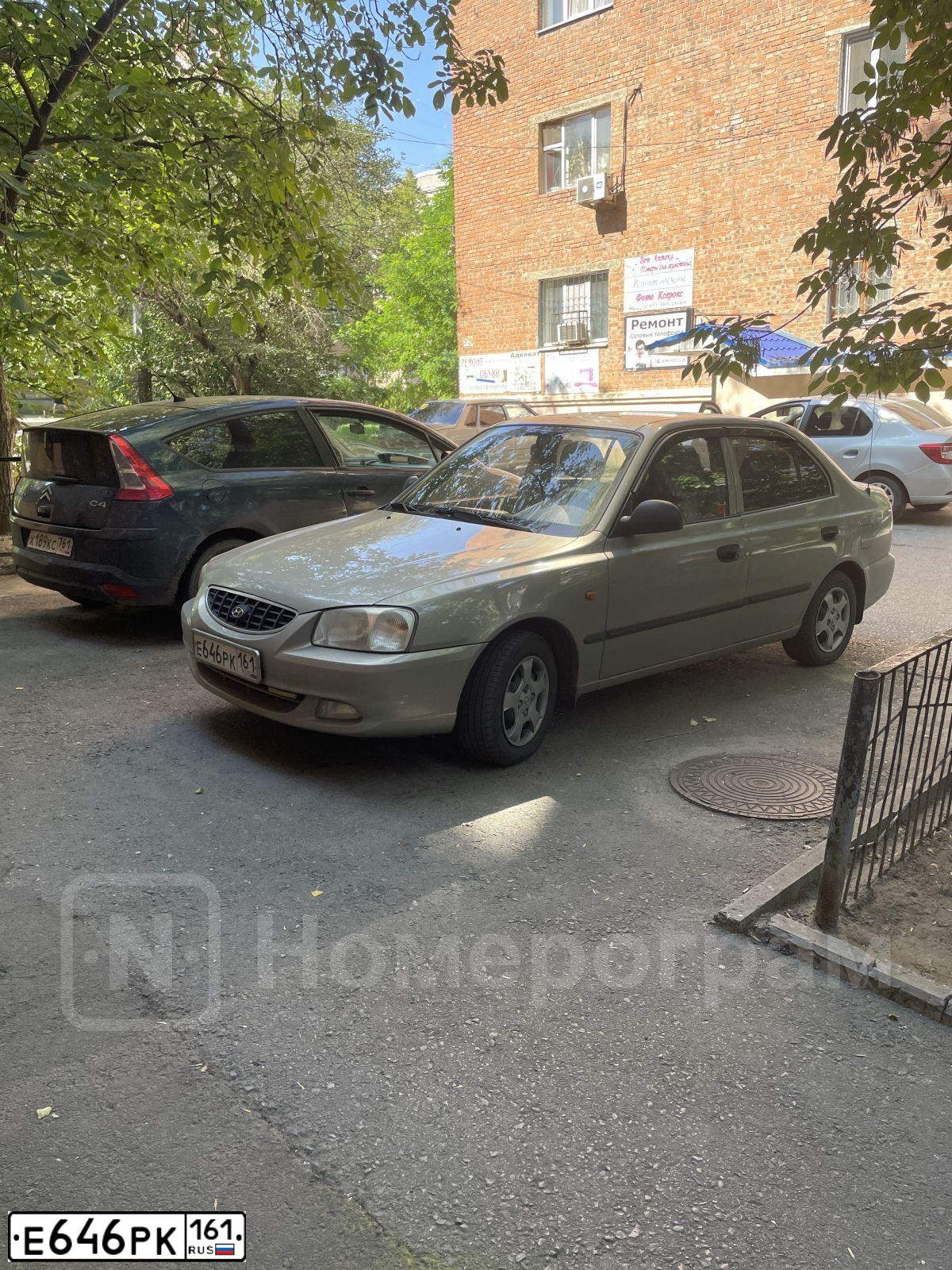 Фото автомобиля LADA 2114 SAMARA, 2003 — госномер Е646РК161. Цвет: СЕРЕБР.ЯРКО-СИНИЙ