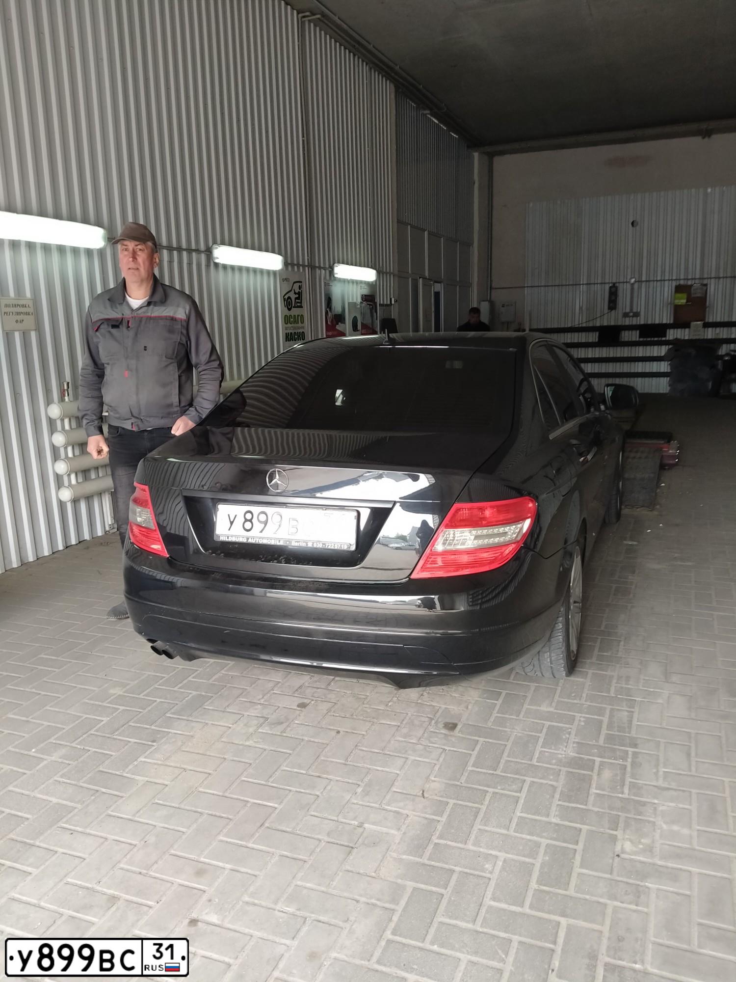 Фото автомобиля MERCEDES C-KLASSE, 2008 — госномер У899ВС31. Цвет: ЧЕРНЫЙ