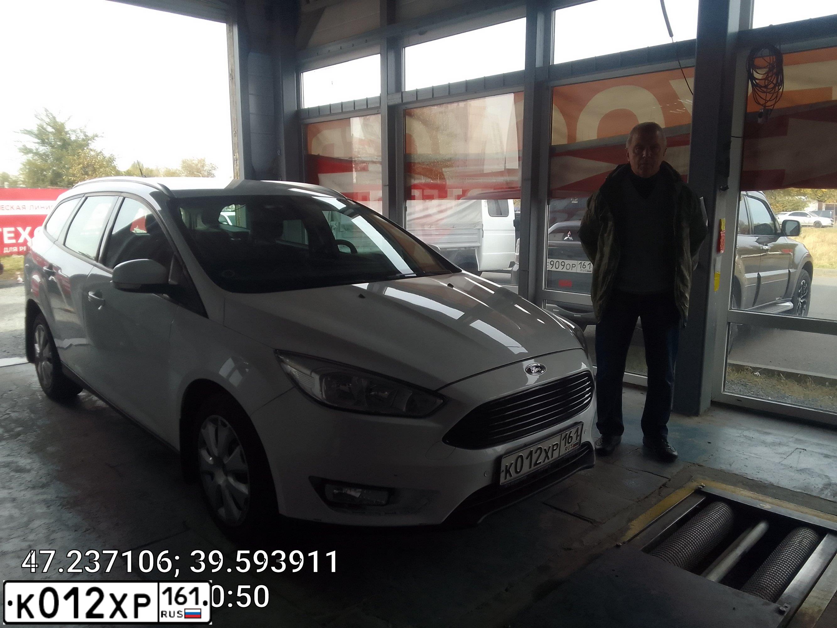 Фото автомобиля FORD FOCUS, 2017 — госномер К012ХР161. Цвет: БЕЛЫЙ