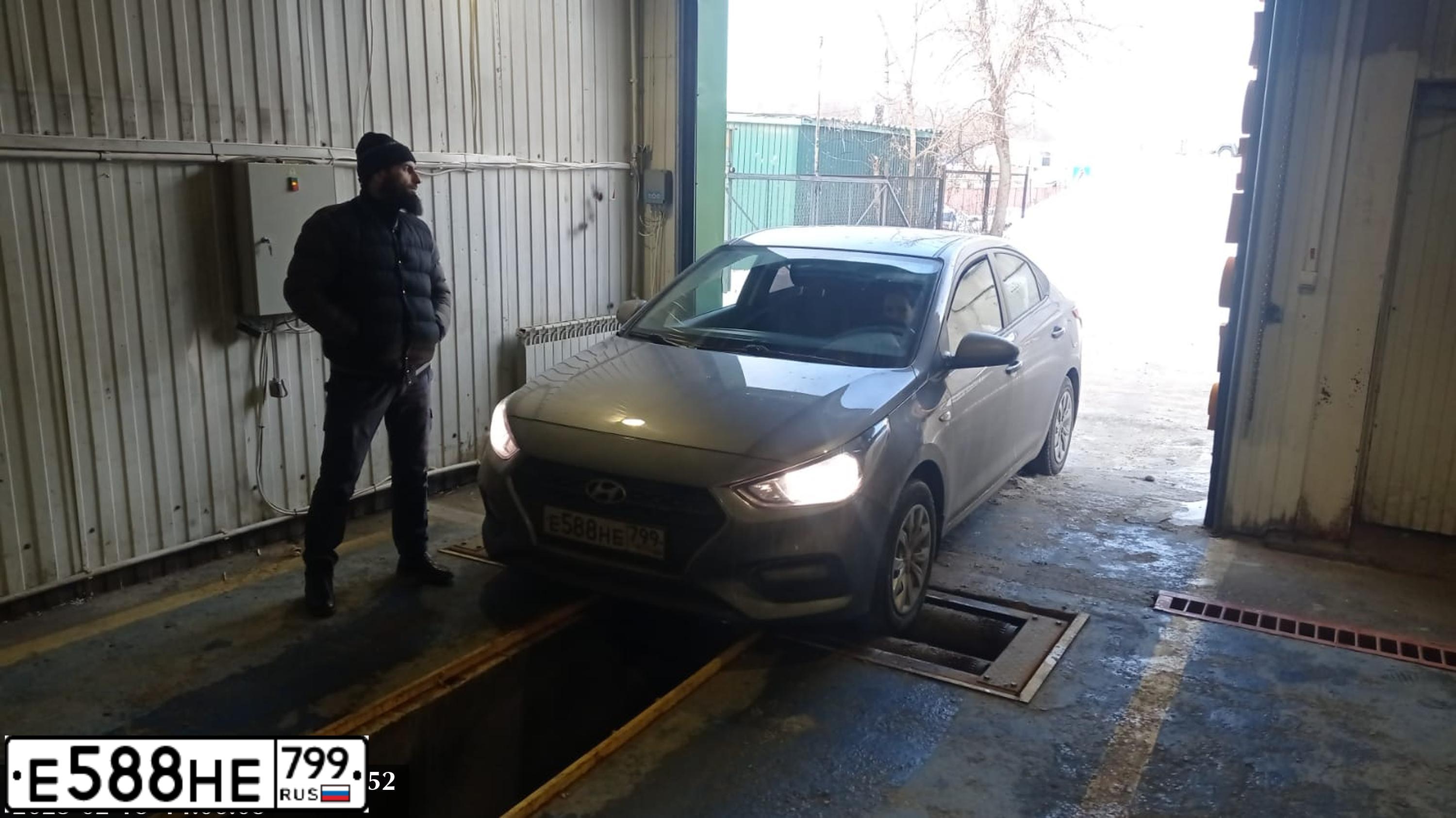 Фото автомобиля HYUNDAI SOLARIS, 2018 — госномер М659РН82. Цвет: Серый