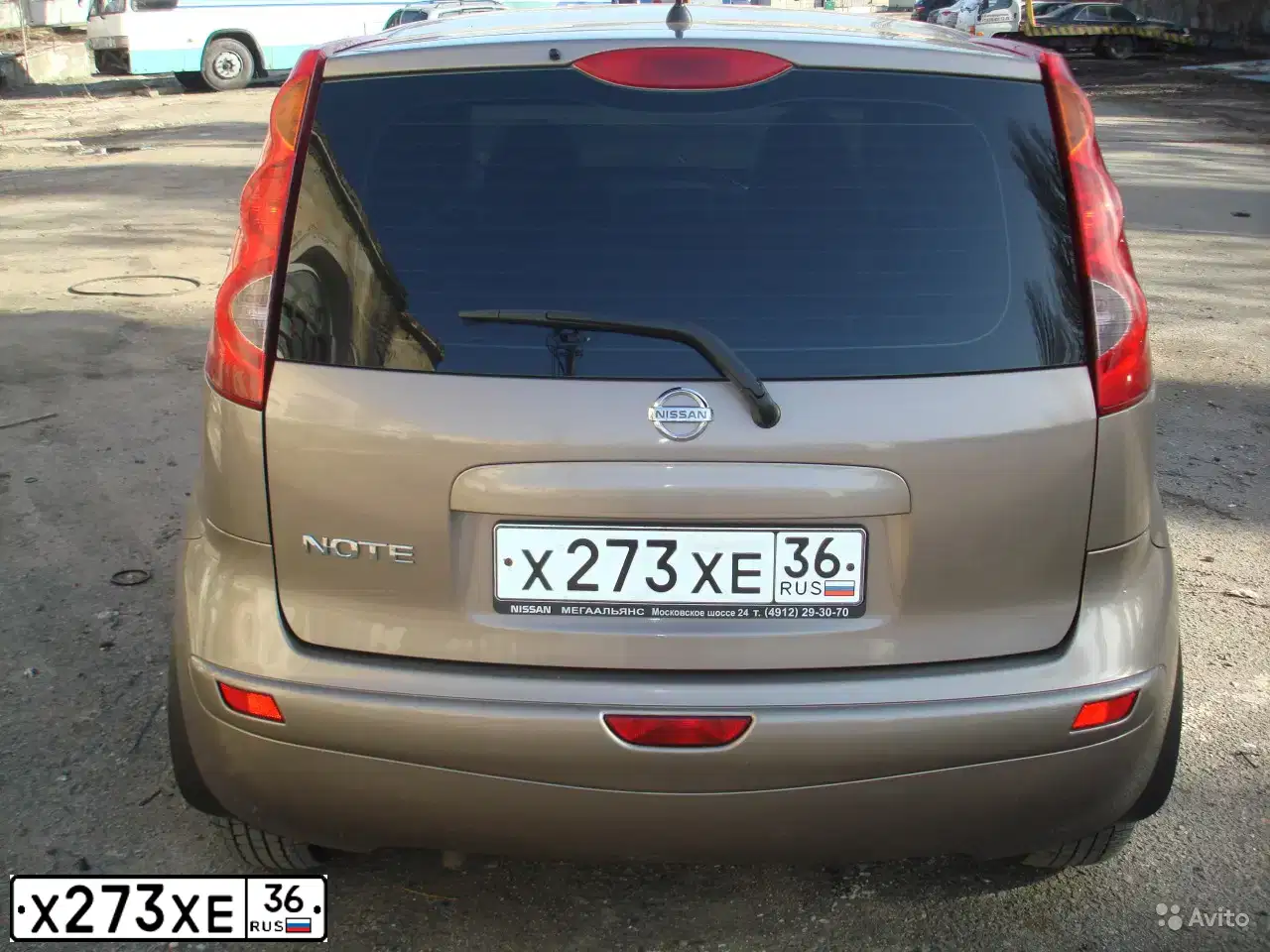 Фото автомобиля NISSAN NOTE, 2008 — госномер Е632ЕТ82. Цвет: БЕЖЕВЫЙ