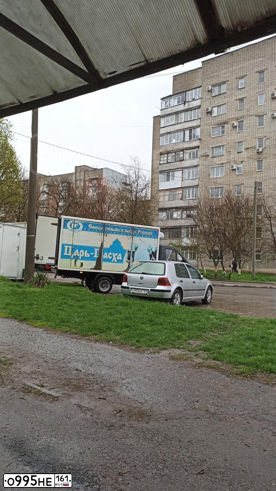 Фото автомобиля VOLKSWAGEN GOLF, 2001 — госномер О995НЕ161. Цвет: СЕРЕБРИСТЫЙ