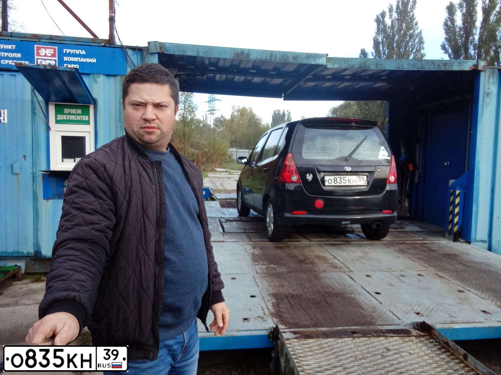 Фото автомобиля DAIHATSU YRV, 2000 — госномер С098УТ39. Цвет: ЧЕРНЫЙ