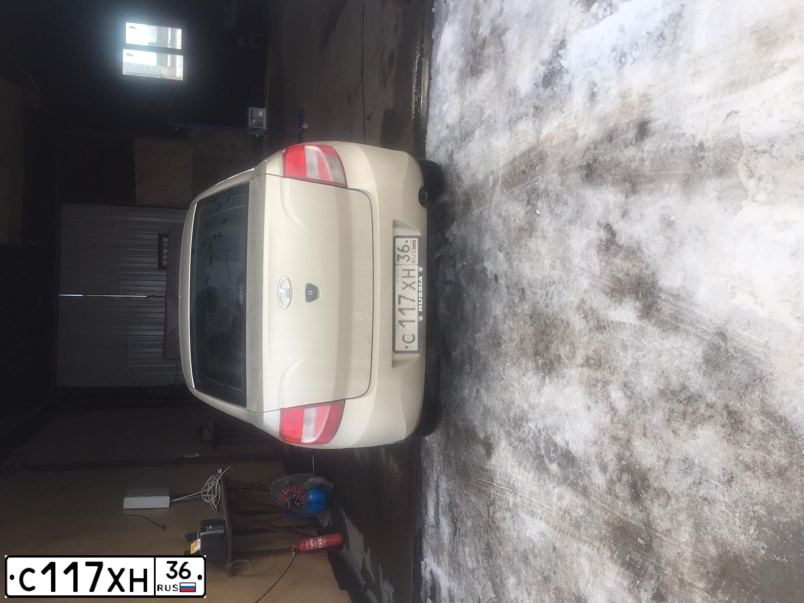 Фото автомобиля LADA 2190 GRANTA, 2013 — госномер С117ХН36. Цвет: СЕРЕБРИСТО-БЕЖЕВЫЙ