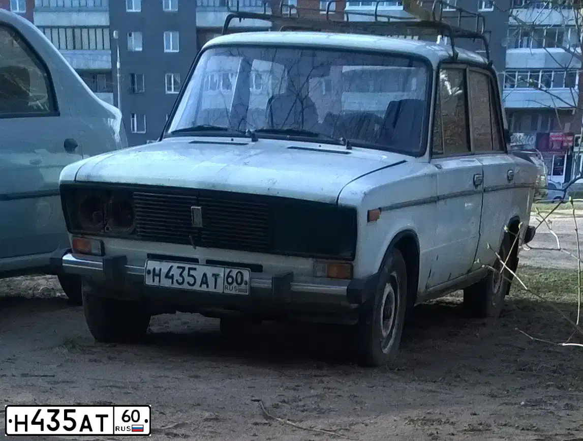 Фото автомобиля LADA 2106, 1996 — госномер Н435АТ60. Цвет: Белый