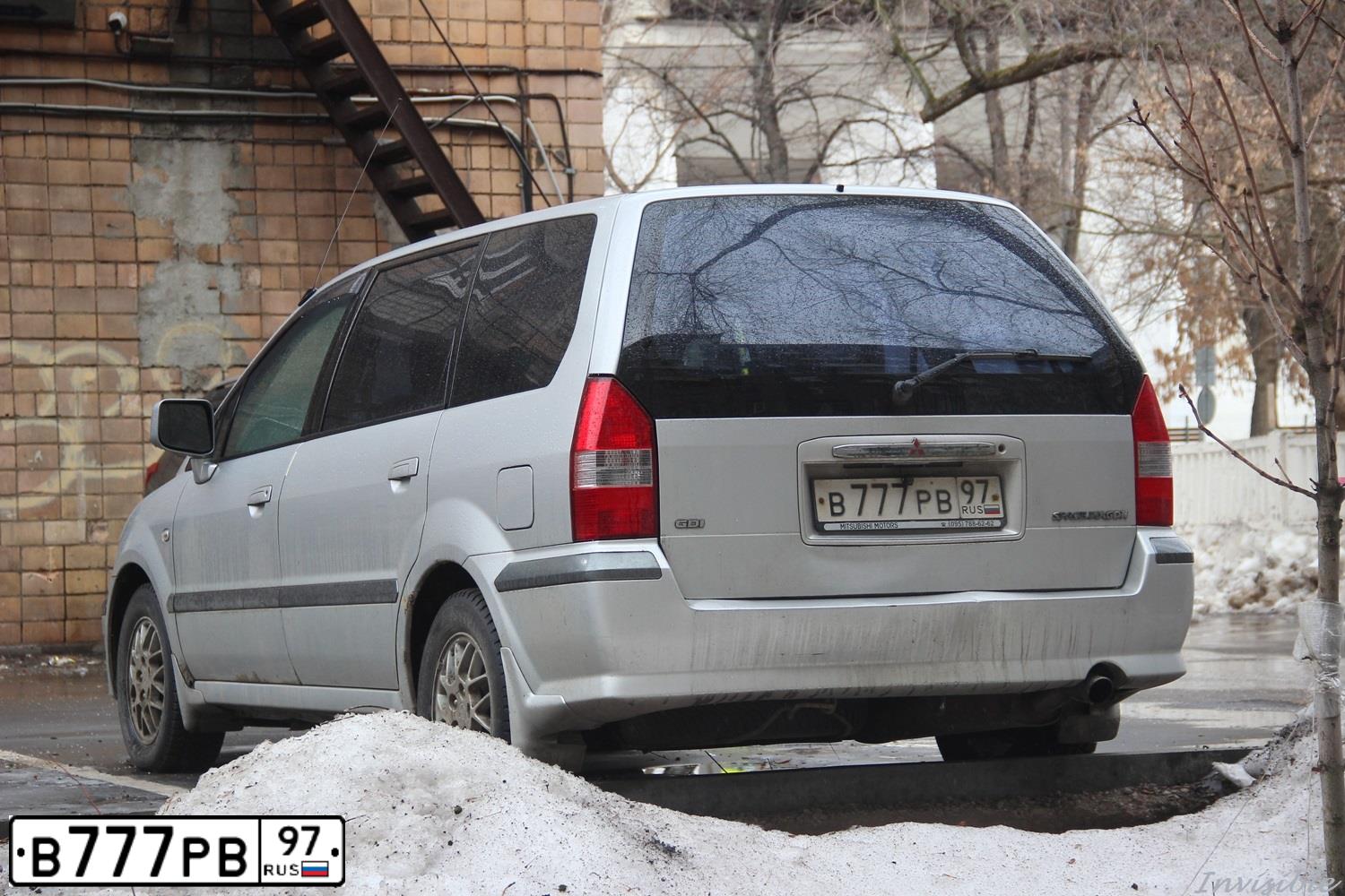 Фото автомобиля MITSUBISHI SPACE WAGON, 2003 — госномер В777РВ97. Цвет: СВЕТЛО-СЕРЫЙ