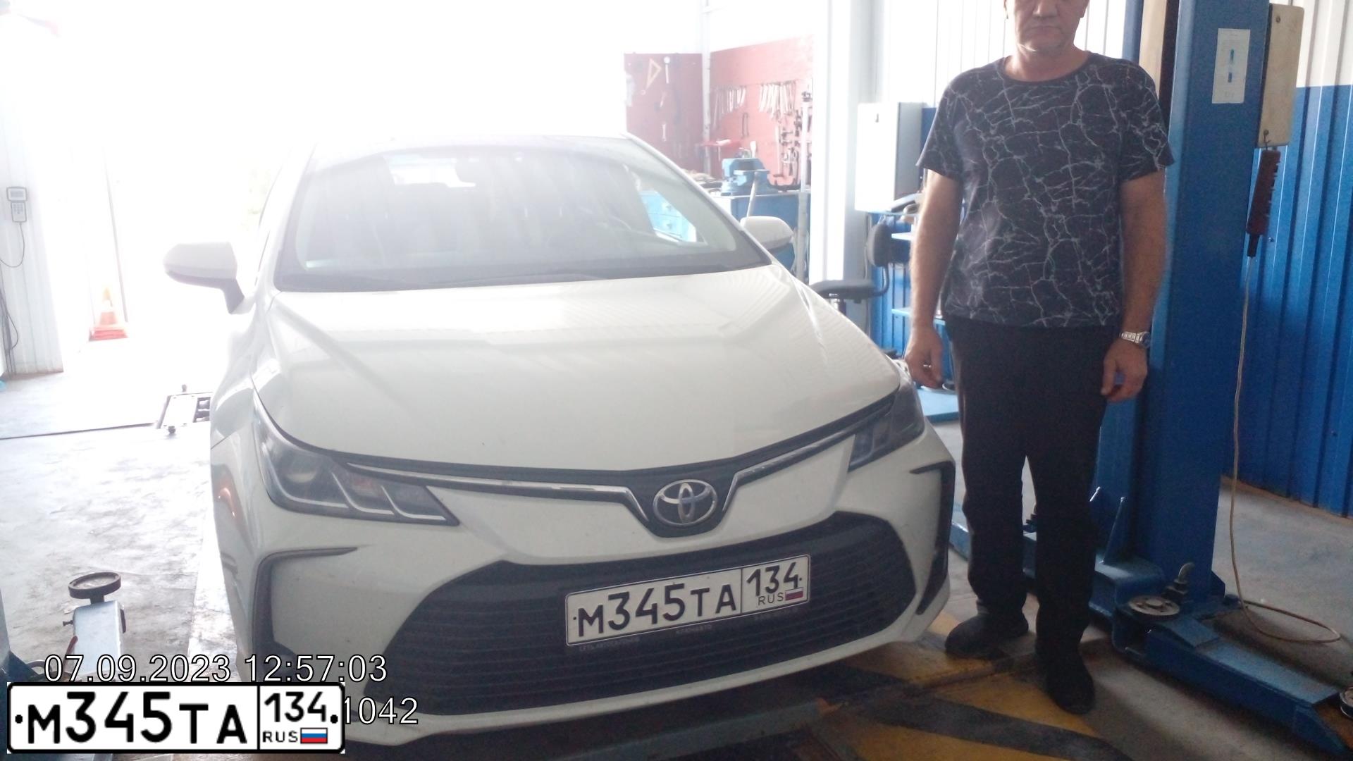 Фото автомобиля TOYOTA COROLLA, 2019 — госномер К331НА761. Цвет: Белый